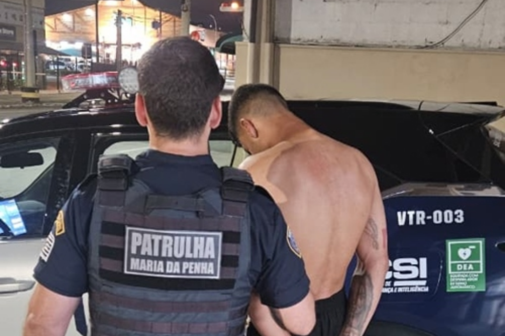 Homem de 29 anos é preso após descumprir medida protetiva e invadir quintal da ex-mulher com faca no Jardim Primavera, em São José dos Campos.
