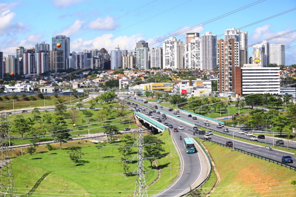 São José dos Campos inicia mudanças na sinalização do Anel Viário neste sábado (31). As obras abrangem acessos de viadutos.
