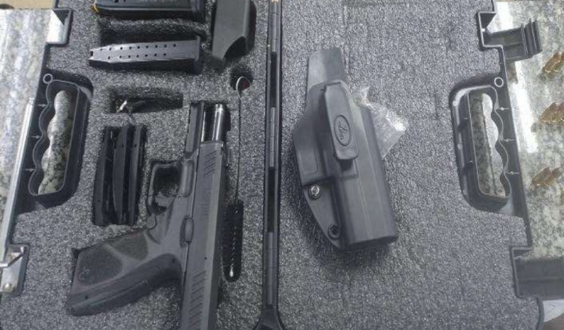 Homem é preso em Taubaté com pistola 9 mm furtada e 33 munições. Polícia Civil solicita prisão preventiva.