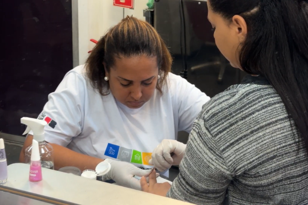 Qualifica SP oferece vagas em cursos profissionalizantes gratuitos em 84 municípios. Inscrições vão até 2 de novembro.