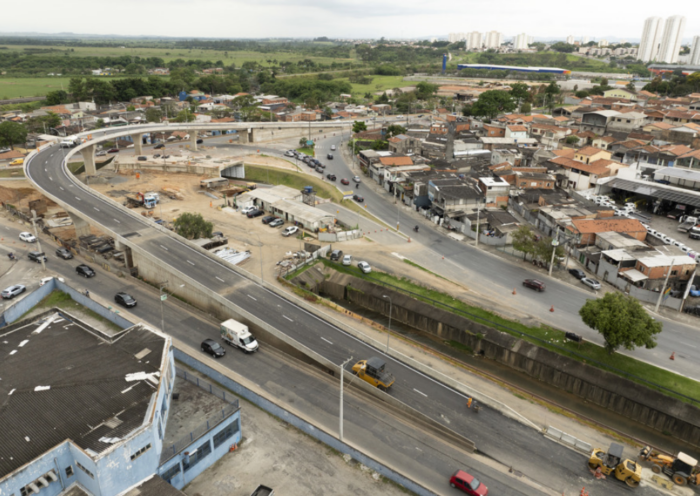 São José dos Campos libera túnel e viaduto na Avenida Sebastião Gualberto nesta sexta-feira (30). Confira os horários das obras e os desvios no trânsito.