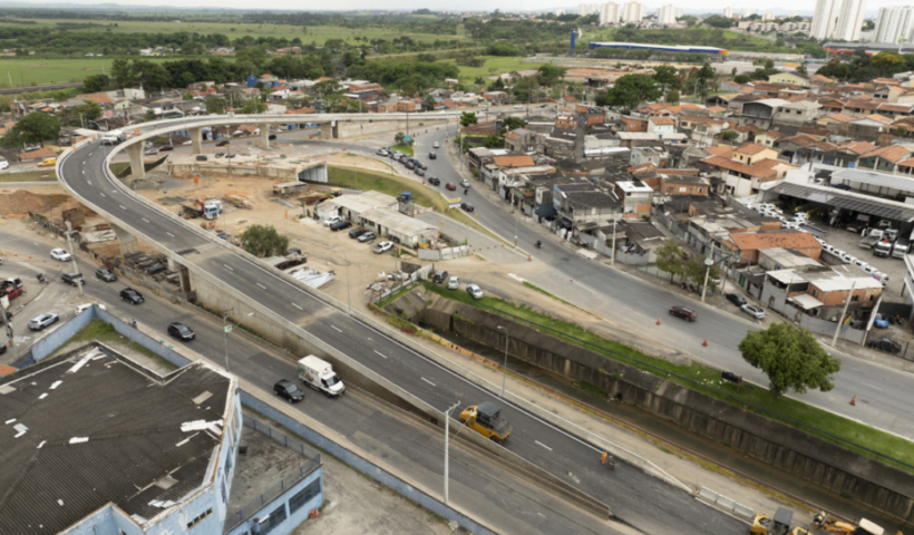 São José dos Campos libera túnel e viaduto na Avenida Sebastião Gualberto nesta sexta-feira (30). Confira os horários das obras e os desvios no trânsito.