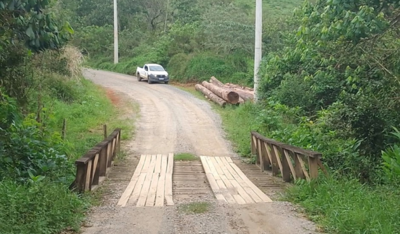 Ponte de madeira na Estrada Juca de Carvalho, na região norte de São José dos Campos, ficará interditada de 3 a 6 de novembro para reforma. Veja o desvio.