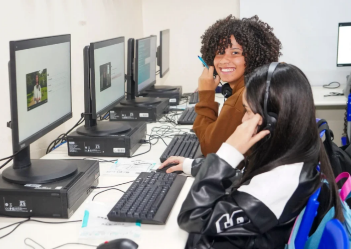 Qualifica SP abre inscrições para 5.104 vagas em cursos profissionalizantes gratuitos, com opções online e presenciais em diferentes áreas.