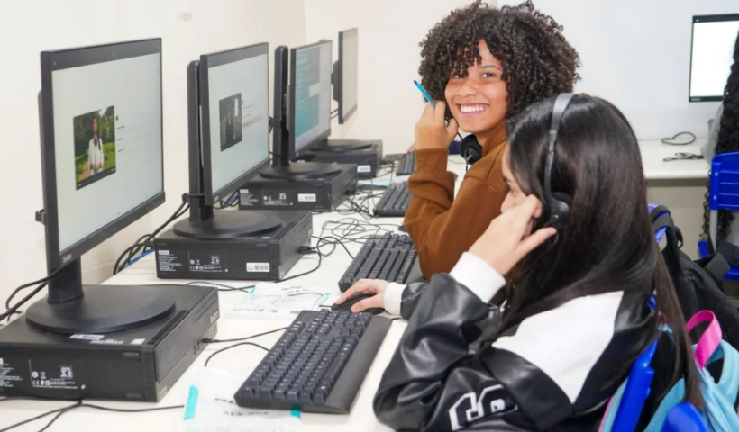Qualifica SP abre inscrições para 5.104 vagas em cursos profissionalizantes gratuitos, com opções online e presenciais em diferentes áreas.