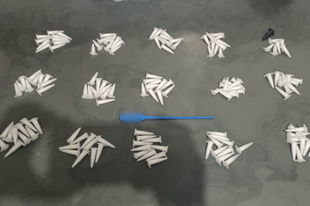 Dois homens são presos por tráfico de drogas em Aparecida após abordagem da Força Tática. Polícia apreendeu cocaína, crack e maconha.