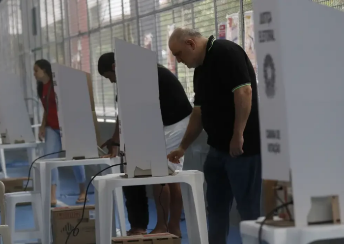 Eleições 2026: saiba o que pode e o que não pode fazer neste domingo (4), incluindo uso de celular, colinha, manifestações e documentos