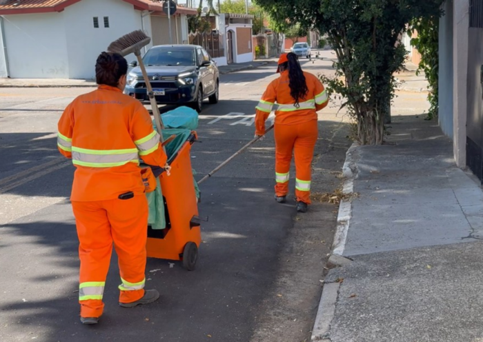 Urbam mobiliza 400 funcionários para reforçar a limpeza em São José dos Campos durante as eleições neste domingo (4).