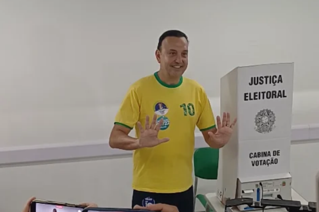 Felicio Ramuth votou neste domingo (4) em São José dos Campos e falou sobre a expectativa de vitória de Tarcísio de Freitas no primeiro turno.