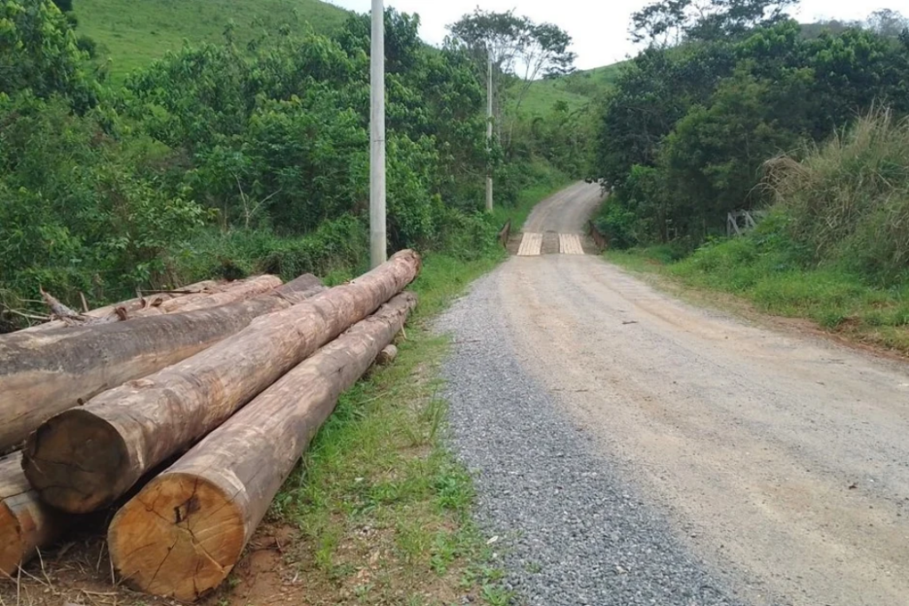 Ponte de madeira é interditada de 7 a 9 de outubro para reforma na Estrada Juca de Carvalho, em São José dos Campos.